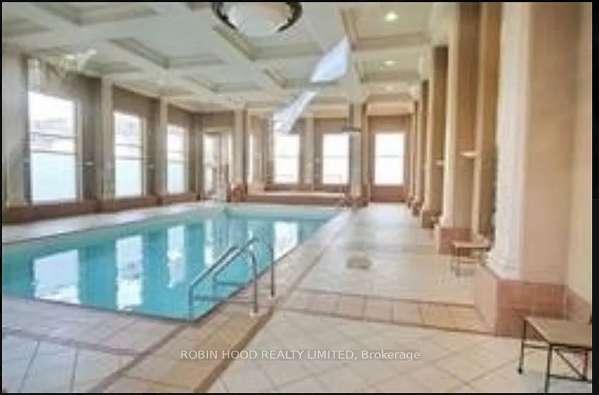 11 Lee Centre Dr #1805