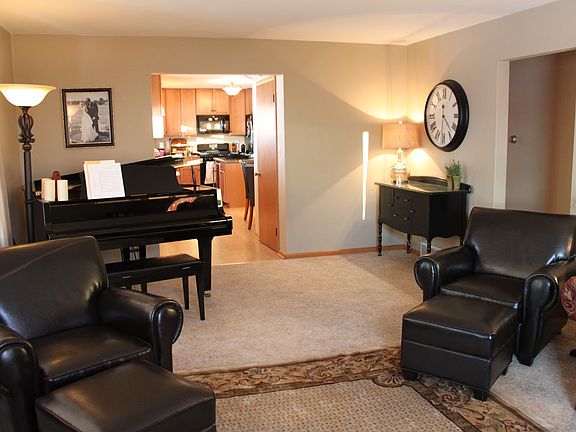 Spacious living room