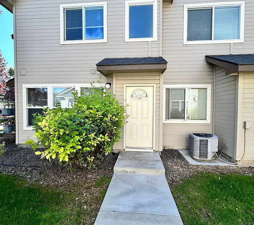 1005 & 1023 S Locust St