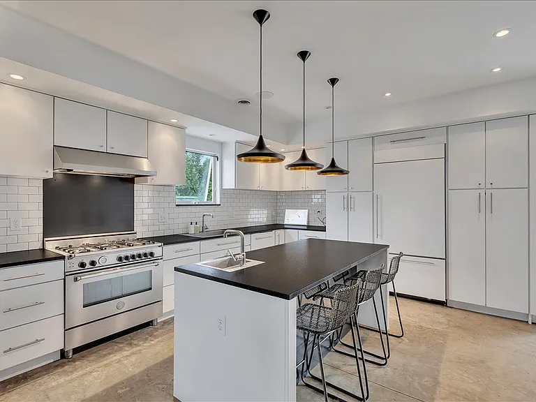 18 Granite St — Photo 38