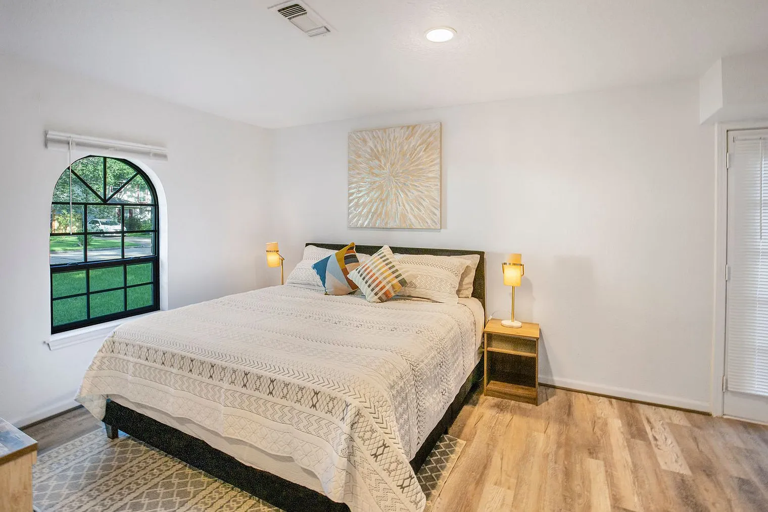 3 bed, 2.0 bath, 2045 sqft, $4,583 — Photo 1