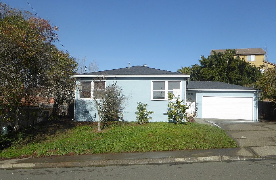2nd image of 2414 4th St NE