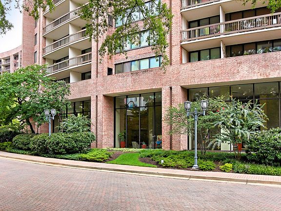 3rd image of 1805 Crystal Dr APT 602S