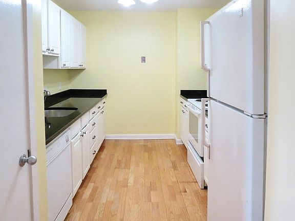 3rd image of 19-23 Pleasant St Unit 303