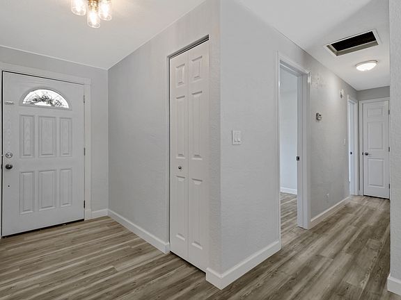 4th image of 209 Cambridge Dr