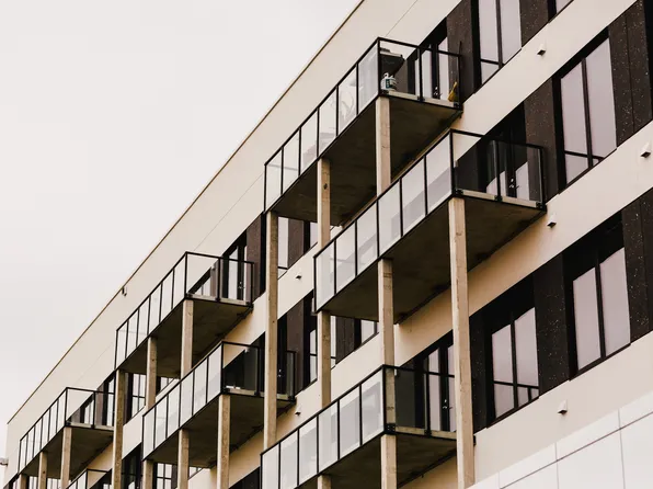 835 Sterling Lyon Pkwy #Lxtx202, Winnipeg, MB R3P 2V5