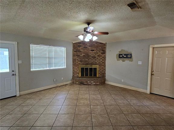 3rd image of 2405 Williamsburg Dr