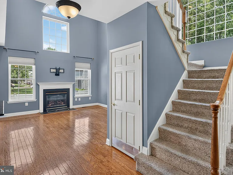 20 Carter Ln — Photo 3