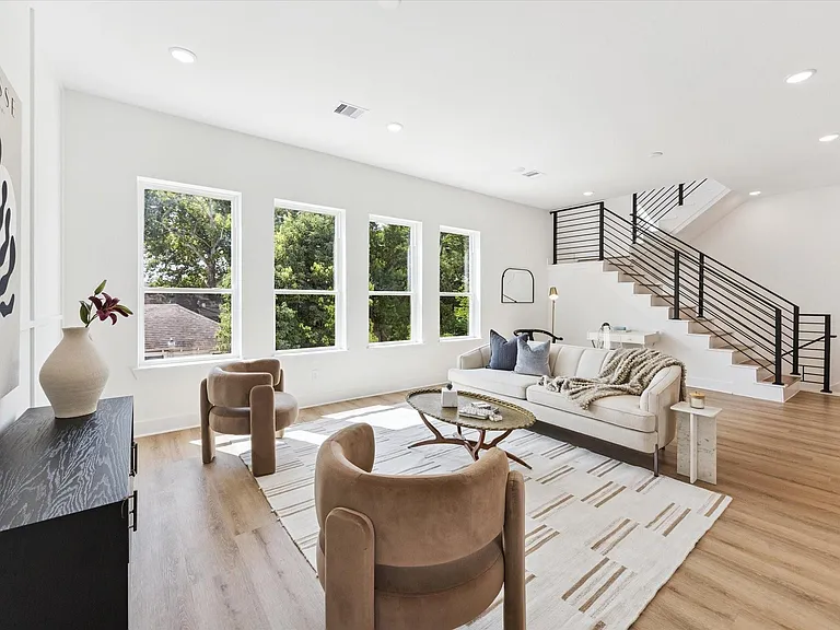 6341 W Montgomery Rd — Photo 15