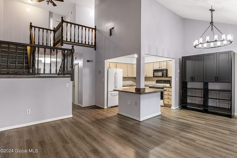5th image of 3023 Squire Boulevard