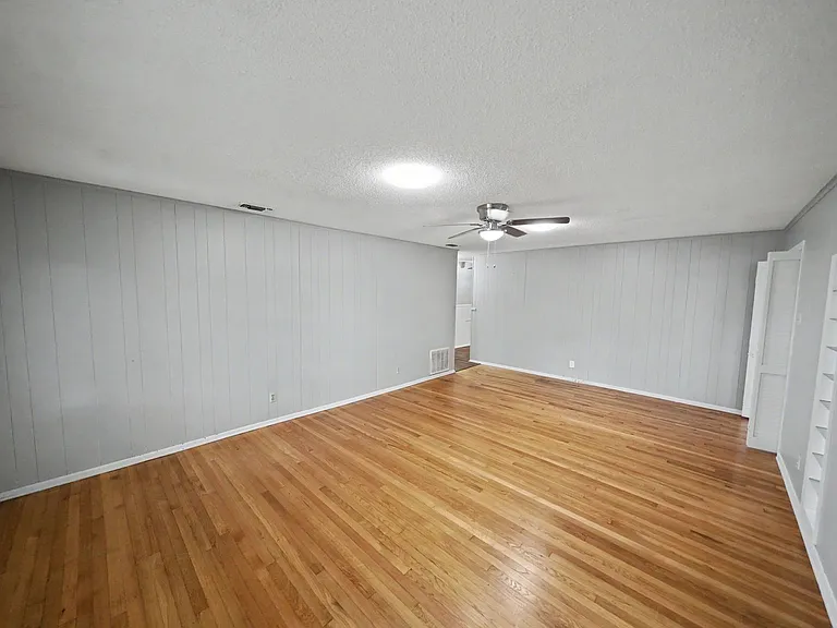 12715 Middle Ln — Photo 12
