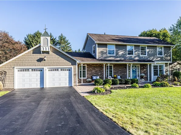 7 Barben Cir, Mendon, NY 14506