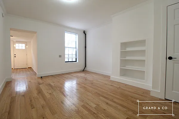 Rented by Grand & Co. | media 6