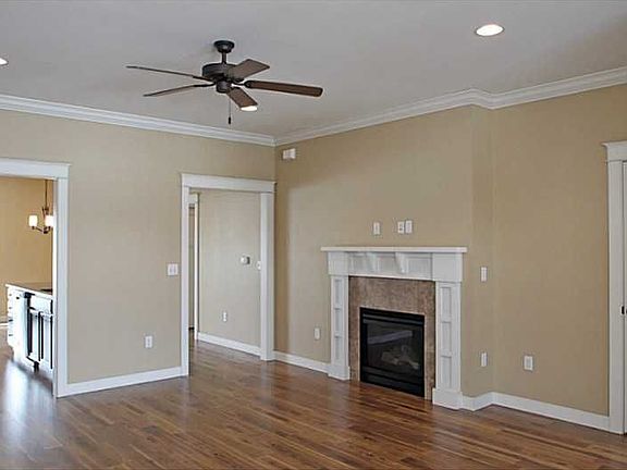 5th image of 3121 Wintergreen Dr