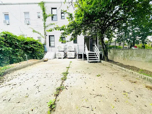 Rented by Blue Egg Realty Corp | media 15