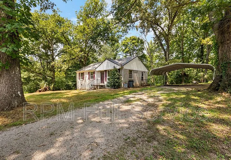 570 Carol Dr — Photo 36