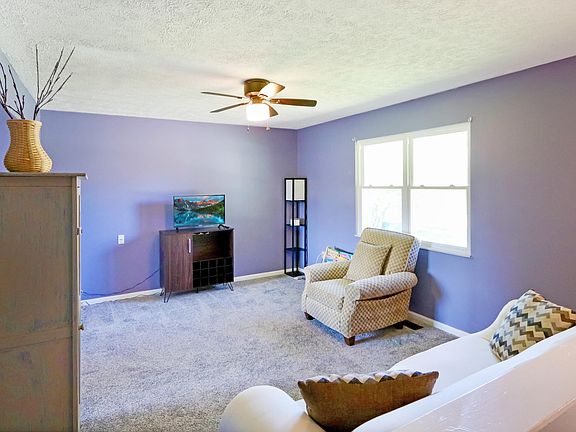 3rd image of 755 Meadow Wood Dr