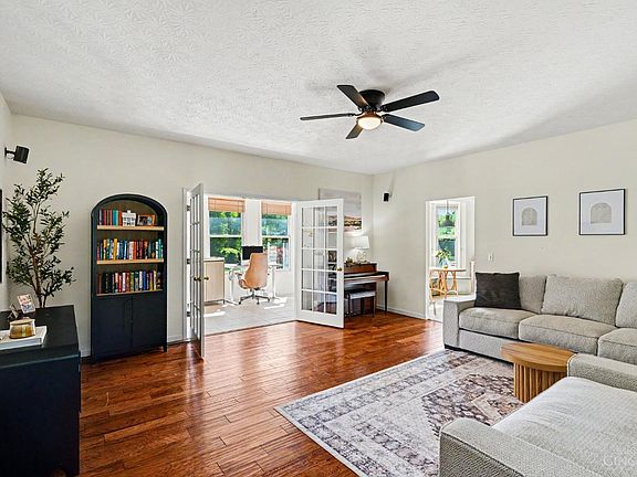 4th image of 3920 Pine View Dr