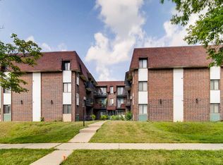 4946 Douglas Rd APT 101, Downers Grove, IL 60515