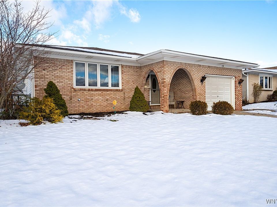 1st image of 16 Oakwood Dr