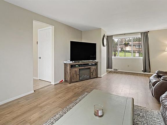 4th image of 129 Merwood Dr