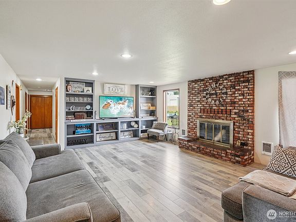 4th image of 208 Inglenook Drive