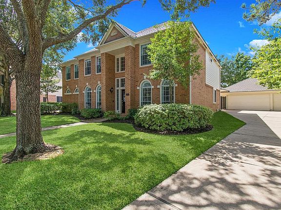 3rd image of 24814 Brattle Dr