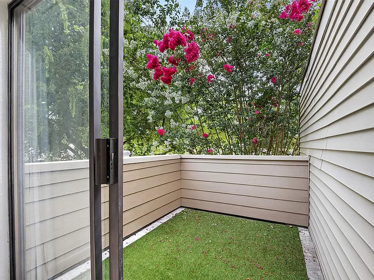 1344 Chardonnay Dr — Photo 32