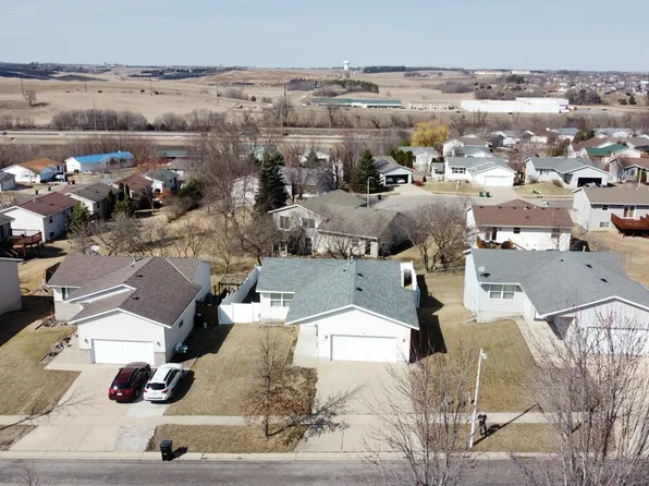 4929 Valley Dr NW, Rochester, MN 55901