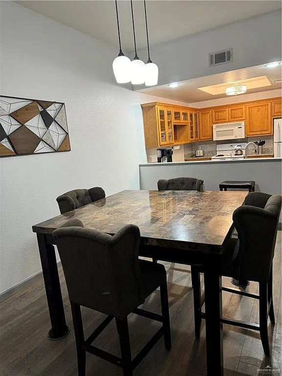 2 bed, 2.0 bath, 1114 sqft, $1,800 — Photo 3