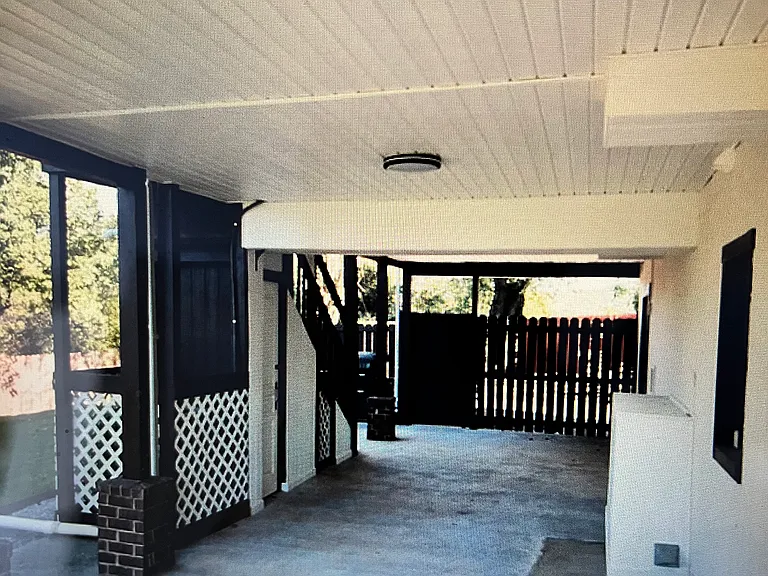 9301 Oakshire Cir — Photo 4