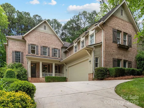 3825 Mountain Cove Dr, Charlotte, NC 28216