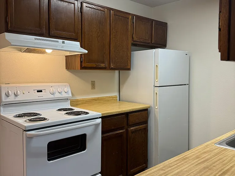 Ashwood Apartments — Photo 9