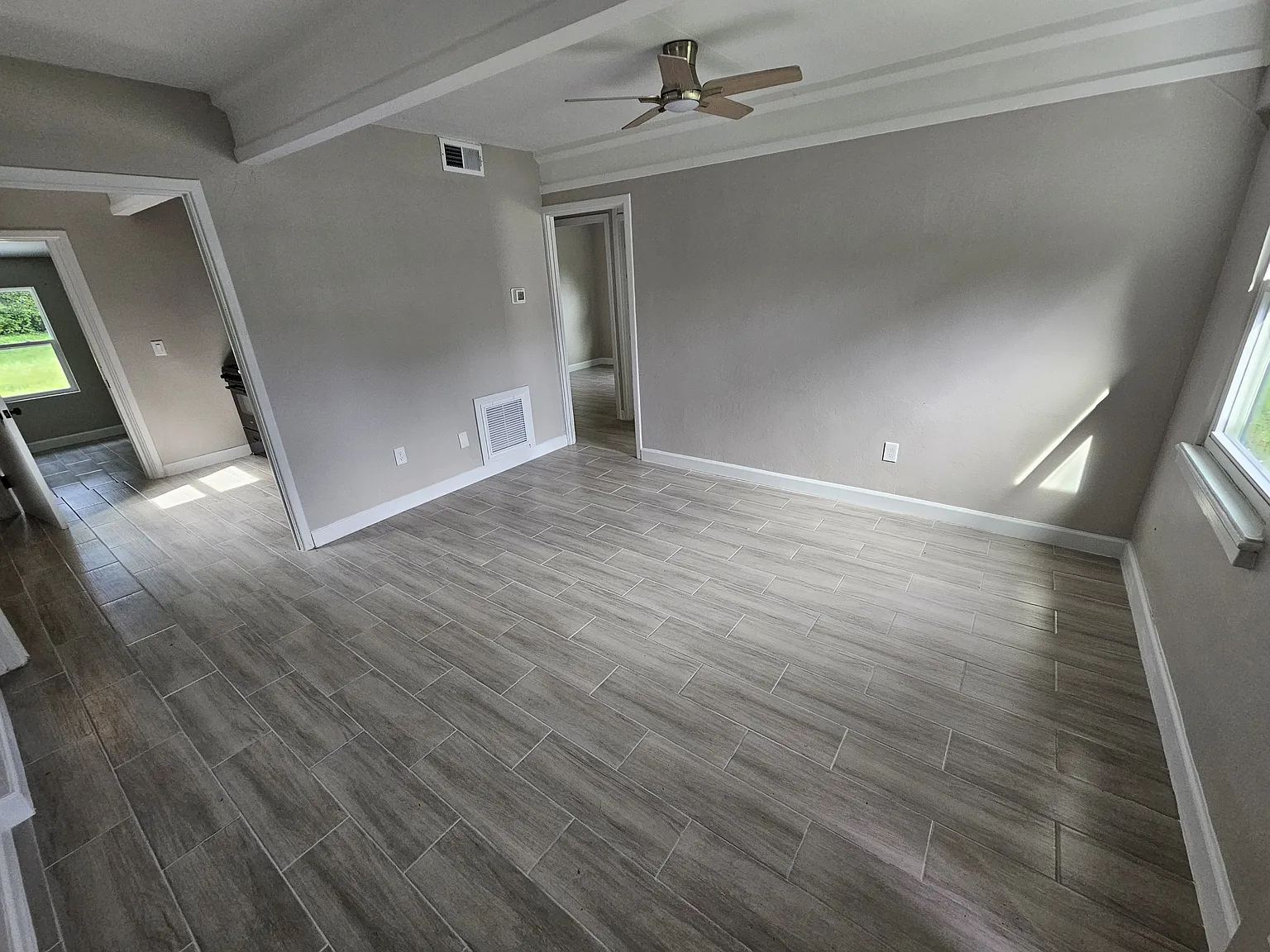 1501 E Kaley St — Photo 2