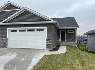 906 Prairie View Dr, West Branch, IA 52358