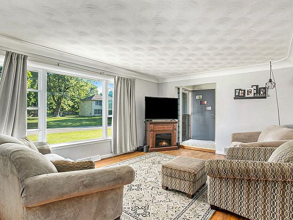 5th image of 718 Gabardine Ave