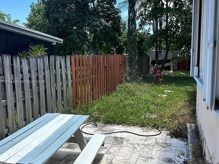 1427 N 26th Ave — Photo 19