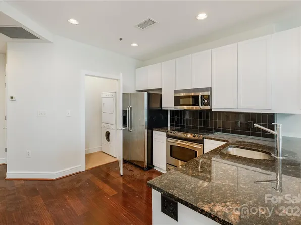 333 W Trade St Unit 2202, Charlotte, NC 28202