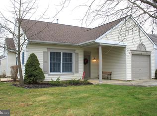 10 Lantern Ln, Columbus, NJ 08022