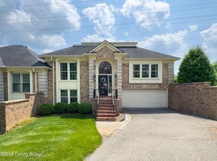 1204 Wellington Pl, Windy Hills, KY 40207