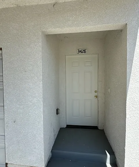3428 S Norton Ave — Photo 2