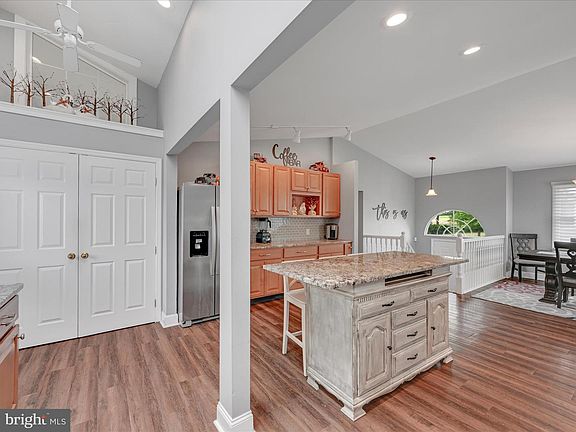 4th image of 330 Grandview Cir