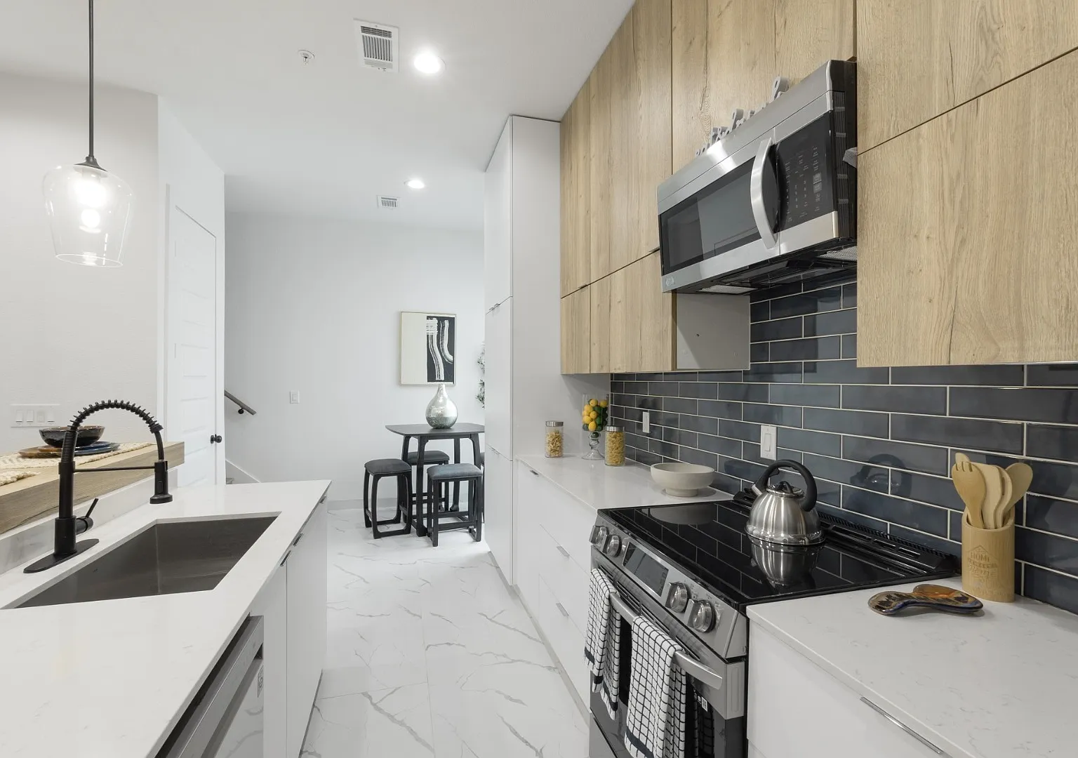 Contemporary 2BR/3.5BA Townhome with Private Rooftop | 4314 Roseland Ave #101 — Photo 4