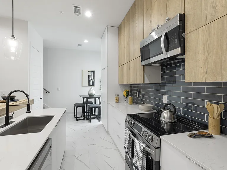 4314 Roseland Ave #102 — Photo 4
