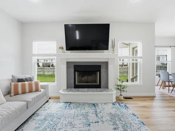 833 N Sumac St, Gardner, KS 66030