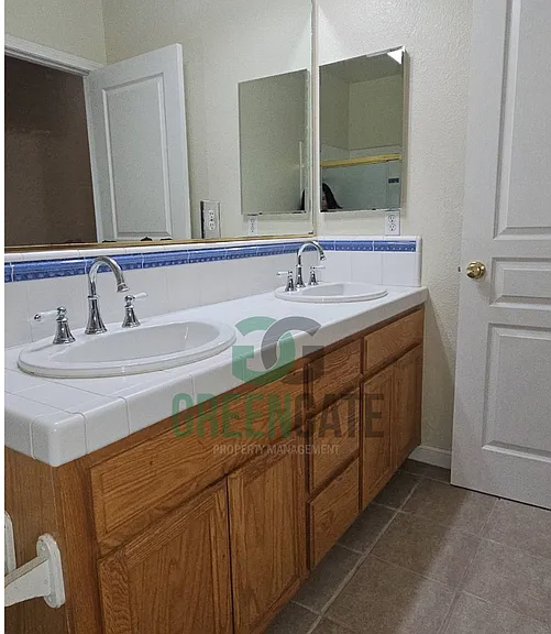 571 Zurich Dr — Photo 49