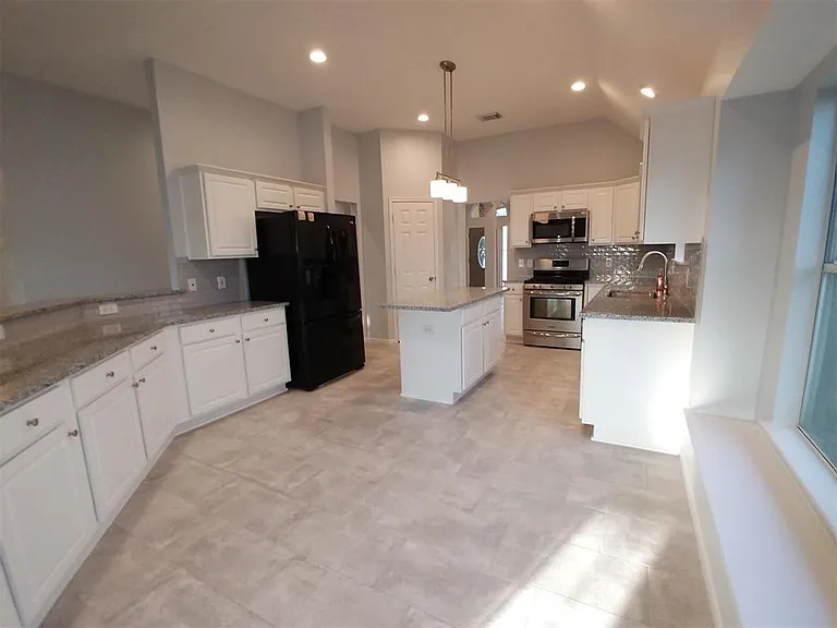 8911 Starlamp Ln — Photo 10