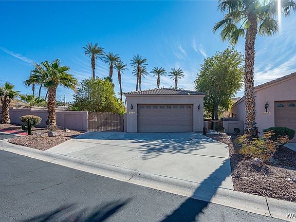 3rd image of 2720 Desert Flowers Drive