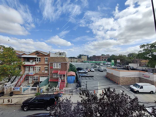 Rented by Signature Property Realty | media 32