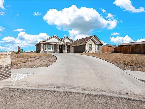 2nd image of 2508 Majesty Palm Dr